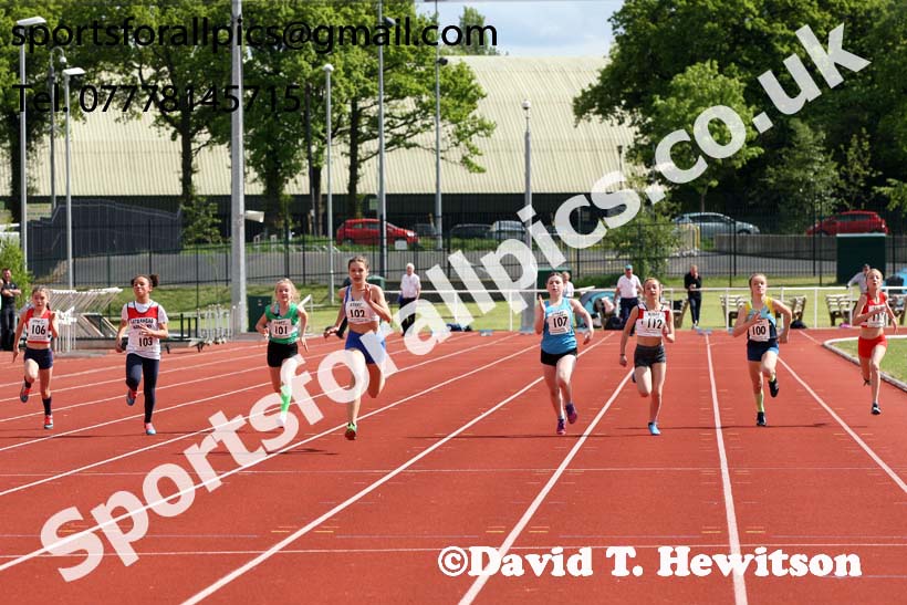 Girls under-13s 100 metres, North Eastern Track and Fields Champs., Middlesbrough. Photo: David T. Hewitson/Sports for All Pics